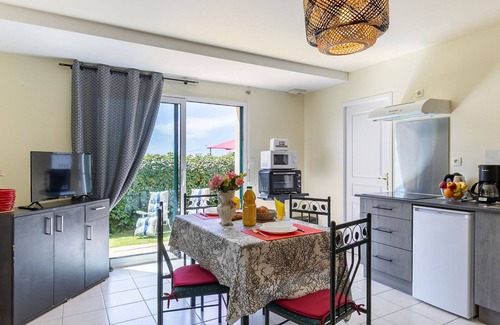 Plougonvelin Apartment | Nice apartment for 2 people with WIFI, TV, patio and pets allowed