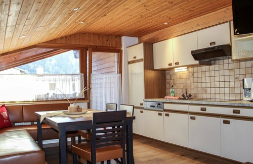 Prutz Apartment | Nice apartment for 12 guests with WIFI, TV, terrace and pets allowed