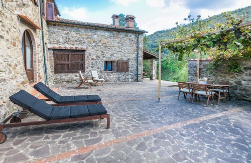 Montieri Apartment | Nice apartment for 13 people with WIFI, TV, patio, pets allowed and parking