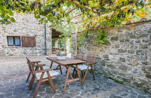 Montieri Apartment | Nice apartment for 13 people with WIFI, TV, patio, pets allowed and parking