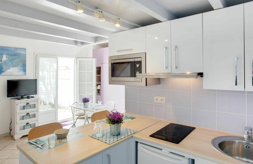 Guethary Apartment | Nice apartment for 2 people with A/C, WIFI, TV, terrace and parking