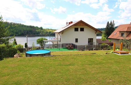 Zupanovice Apartment | Nice apartment for 2 guests with pool, WIFI, TV, patio and pets allowed
