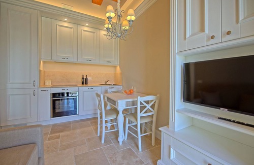 Cerreto Guidi Apartment | Nice apartment for 3 guests with A/C, WIFI, pool, TV and panoramic view