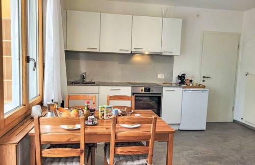 Losone Apartment | Nice apartment for 3 people with WIFI, TV, balcony, pets allowed and panoramic view