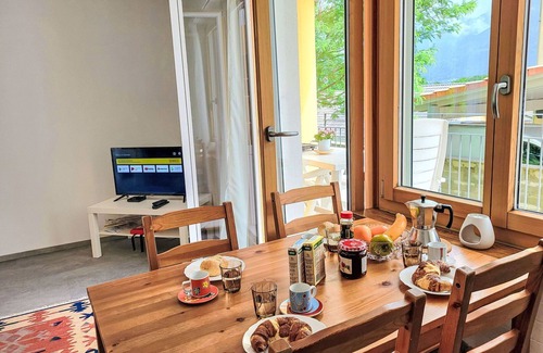 Losone Apartment | Nice apartment for 3 people with WIFI, TV, balcony, pets allowed and panoramic view