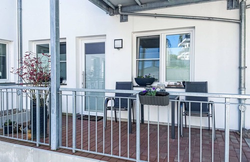 Altefaehr Apartment | Nice apartment for 4 guests with WIFI, TV and balcony