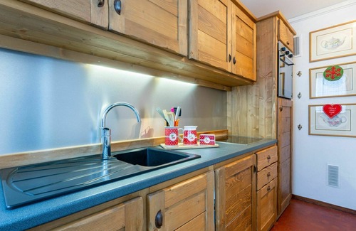 Chamonix City Centre Apartment | Nice apartment for 4 guests with WIFI, pool, TV and balcony