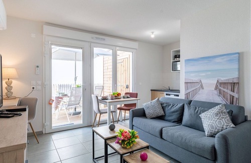 Mimizan Apartment | Nice apartment for 4 guests with WIFI, A/C, pool, TV, terrace, pets allowed and parking