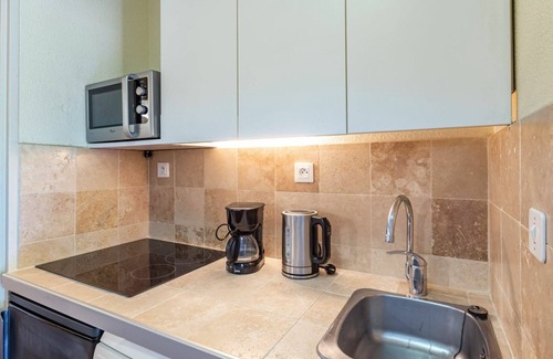 Toulon - Hyeres Apartment | Nice apartment for 4 guests with WIFI, TV, terrace, pets allowed and panoramic view