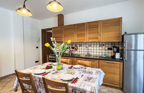 Savona Apartment | Nice apartment for 4 guests with WIFI, TV, patio, pets allowed and panoramic view