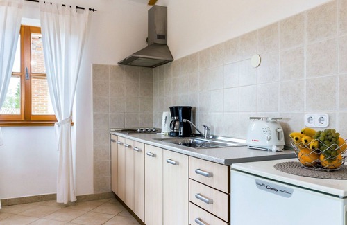 Stifanici Apartment | Nice apartment for 4 guests with WIFI, A/C, pool, TV, terrace and pets allowed