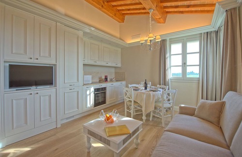 Vinci Apartment | Nice apartment for 4 guests with pool, WIFI, A/C, TV, panoramic view and parking