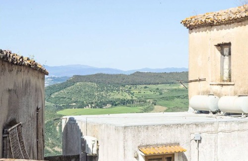 Strongoli Apartment | Nice apartment for 4 guests with WIFI, balcony, pets allowed and panoramic view