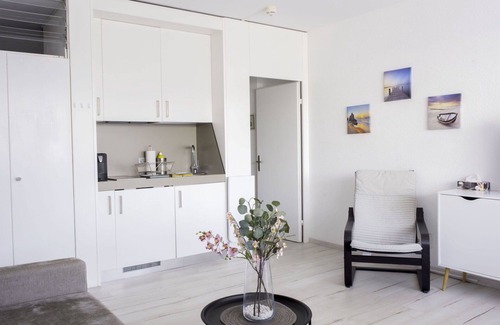 Bissone Apartment | Nice apartment for 4 people with A/C, WIFI, pool, TV, balcony and panoramic view