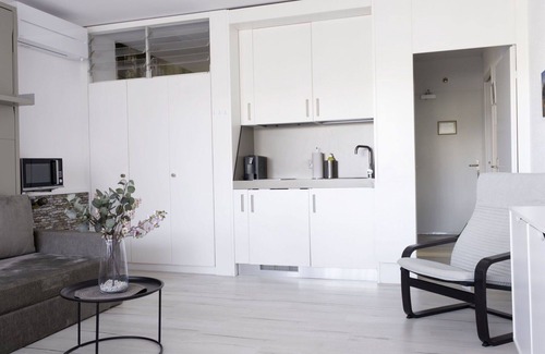 Bissone Apartment | Nice apartment for 4 people with A/C, WIFI, pool, TV, balcony and panoramic view