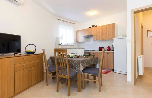 Martina Apartment | Nice apartment for 4 people with A/C, WIFI, TV and terrace