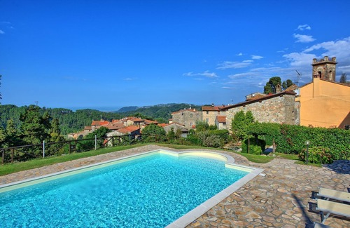 Massarosa Apartment | Nice apartment for 4 people with pool, WIFI and TV, close to Viareggio