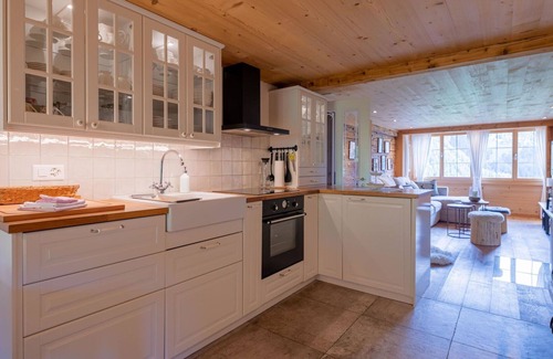 Lenk Apartment | Nice apartment for 4 people with WIFI, TV, balcony and pets allowed