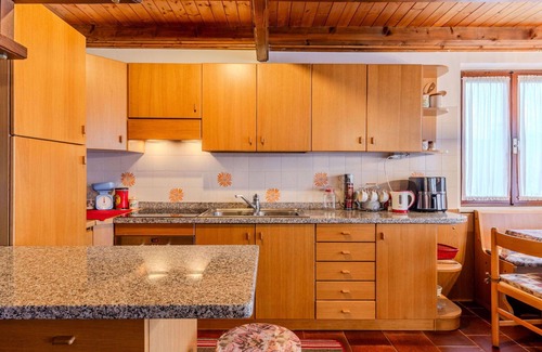 Sfruz Apartment | Nice apartment for 5 guests with WIFI, TV and terrace