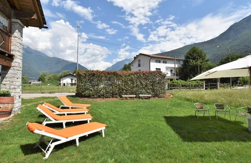 Prata Camportaccio Apartment | Nice apartment for 5 guests with A/C, WIFI, TV, patio, pets allowed and parking