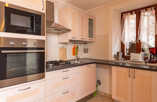Maccagno Apartment | Nice apartment for 5 guests with TV, terrace and pets allowed