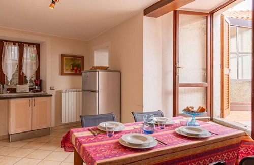 Maccagno Apartment | Nice apartment for 5 guests with TV, terrace and pets allowed