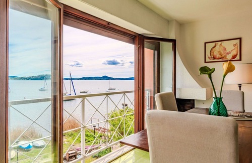 Monvalle Apartment | Nice apartment for 5 guests with WIFI, pool, TV, balcony and pets allowed