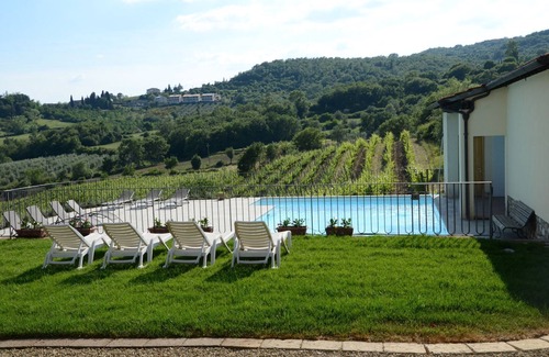 Capolona Apartment | Nice apartment for 5 people with WIFI, pool, TV, pets allowed and panoramic view, close to Arezzo