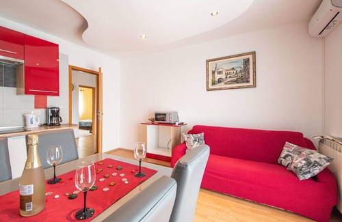 Cikovici Apartment | Nice apartment for 5 people with A/C, hot tub, WIFI, TV, terrace and parking