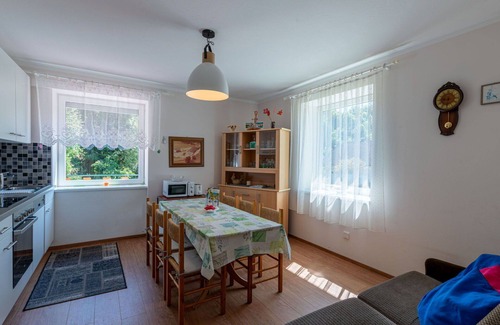 Gallizien Apartment | Nice apartment for 6 people with WIFI, TV, patio, pets allowed and panoramic view