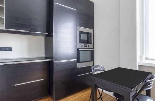 Centro Direzionale Apartment | Nice apartment for 6 people with WIFI, A/C, TV and balcony