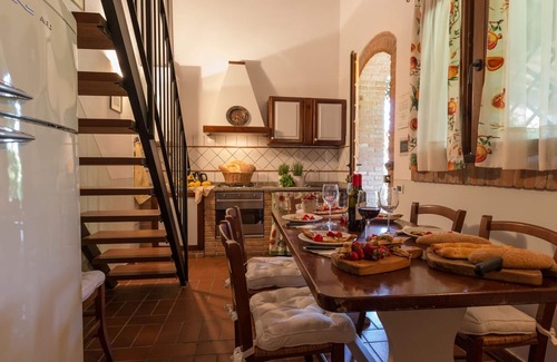 Peccioli Apartment | Nice apartment for 7 guests with pool, WIFI, A/C, TV, pets allowed, panoramic view and parking