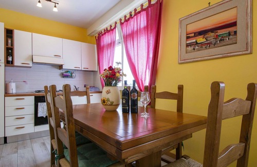 Marliana Apartment | Nice apartment for 7 guests with pool, WIFI, TV, terrace, pets allowed and parking