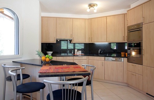 Leukerbad Apartment | Nice apartment for 8 people with WIFI, hot tub, TV and balcony