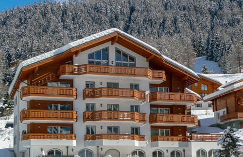 Leukerbad Apartment | Nice apartment for 8 people with WIFI, hot tub, TV and balcony