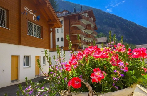 Leukerbad Apartment | Nice apartment for 8 people with WIFI, hot tub, TV and balcony