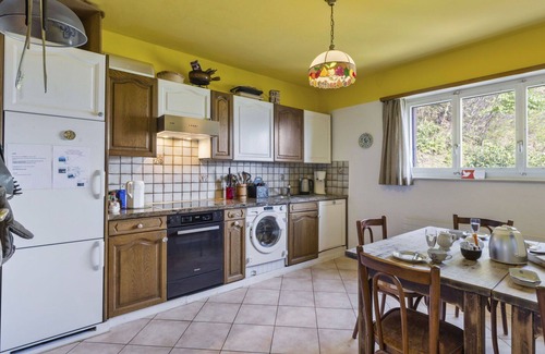 Riazzino Apartment | Nice apartment for 8 guests with WIFI, patio, pets allowed and panoramic view