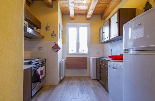 Marliana Apartment | Nice apartment for 8 guests with pool, WIFI, TV, terrace, pets allowed and parking