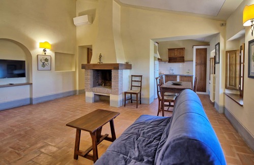 Castelnuovo Berardenga Apartment | Nice apartment for 2 people with pool, A/C, TV and panoramic view, close to Siena