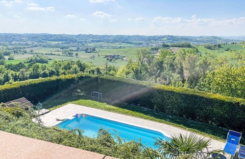 Portacomaro Apartment | Nice apartment for 6 people with pool, WIFI, A/C, TV, terrace, pets allowed and panoramic view