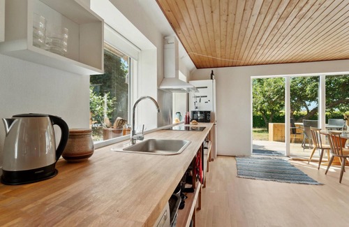 Akirkeby Apartment | Nice apartment in Aakirkeby with WiFi