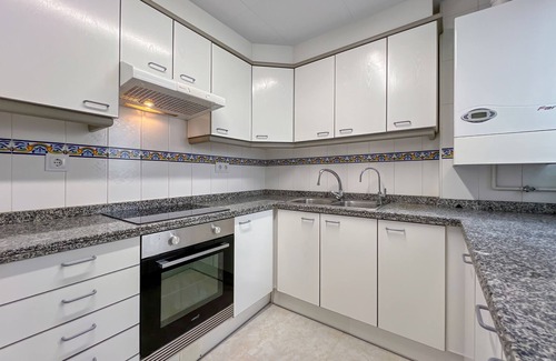 Calella Apartment | Nice apartment in Calella for 6 people, just 100 m from the beach. Free wifi, parking.