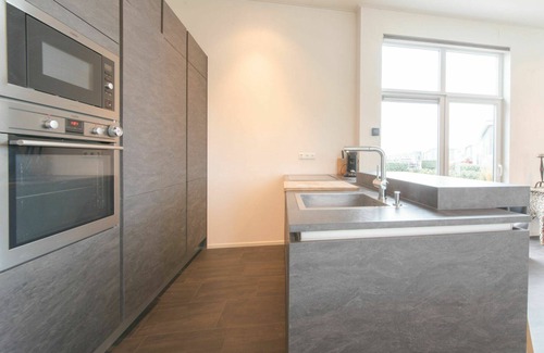 Wemeldinge House | Nice apartment in villa for 4 people with WIFI, TV, terrace and parking