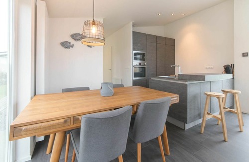 Wemeldinge House | Nice apartment in villa for 4 people with WIFI, TV, terrace and parking