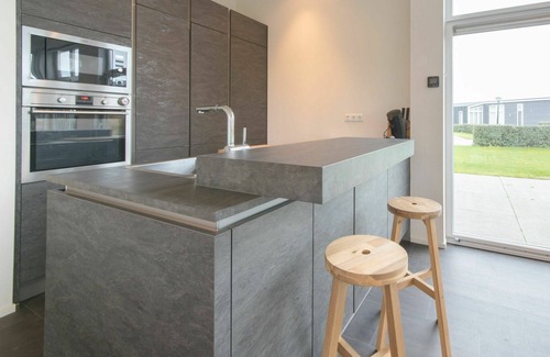 Wemeldinge House | Nice apartment in villa for 4 people with WIFI, TV, terrace and parking