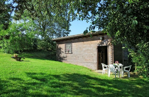 Capraccia Villa | Nice apartment in villa for 4 guests with WIFI, pool, TV, patio and pets allowed