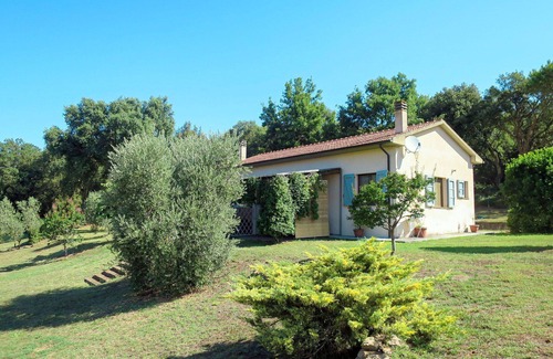 Montorsaio House | Nice apartment in villa for 4 guests with WIFI, pool, TV, patio and pets allowed