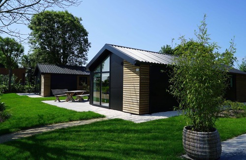 Vleteren House | Nice apartment in villa for 6 guests with WIFI, TV and terrace