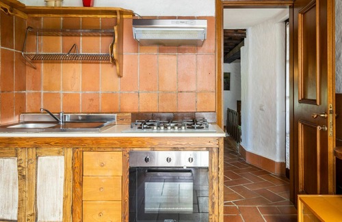 Leggiuno House | Nice apartment in villa for 6 guests with TV, terrace and pets allowed