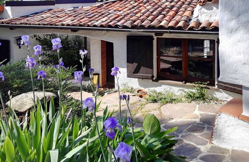 Leggiuno House | Nice apartment in villa for 6 guests with TV, terrace and pets allowed